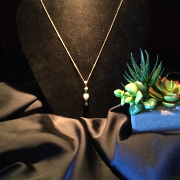 Nepal Pendant with Italian Silver Chain - Picture 1 of 5